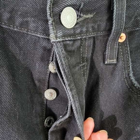 LEVI'S 501 Black Raw Hem Ribcage Button Fly Distressed Jeans Short Size 28 - Picture 4 of 12